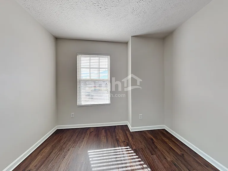 1316 Roxbury Ct — Photo 17