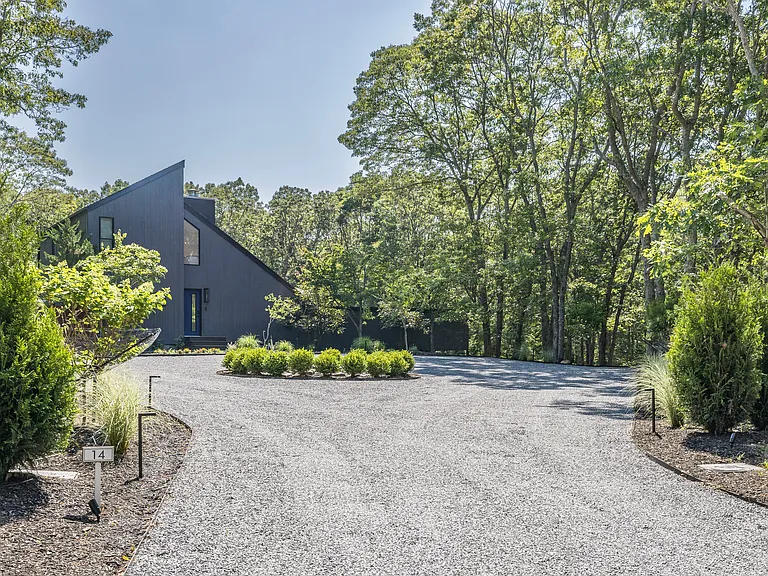 14 Rosemaries Ln — Photo 24