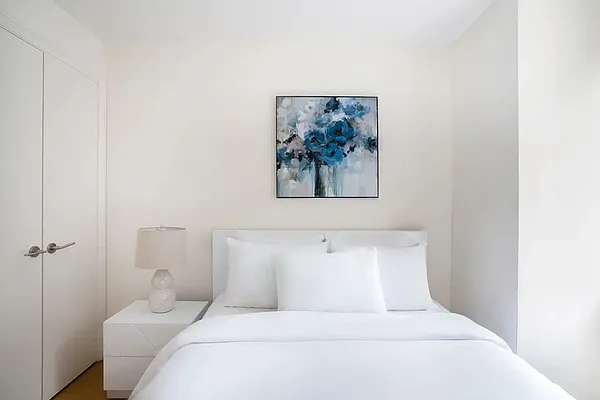 Rented by Greystar | media 4