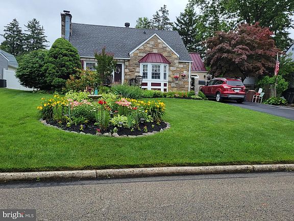 2nd image of 425 Newton Rd