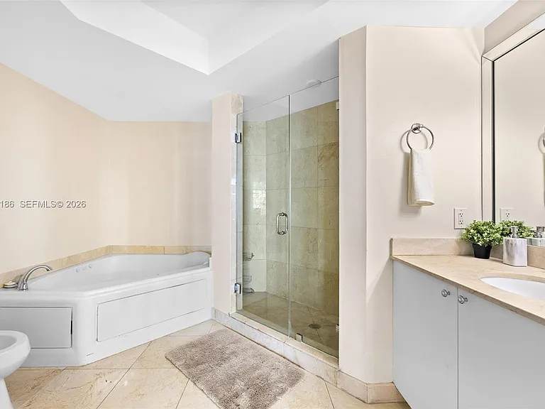 17555 Atlantic Blvd #708 — Photo 25