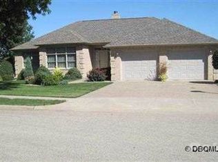 3535 Seville Dr, Dubuque, IA 52002