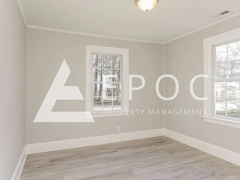 909 Grant St — Photo 9