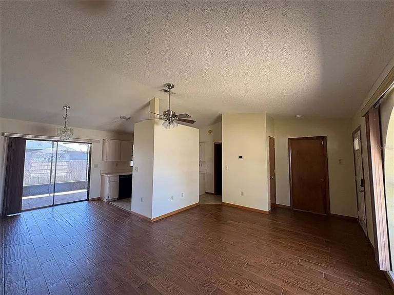 3052 Salton St — Photo 6