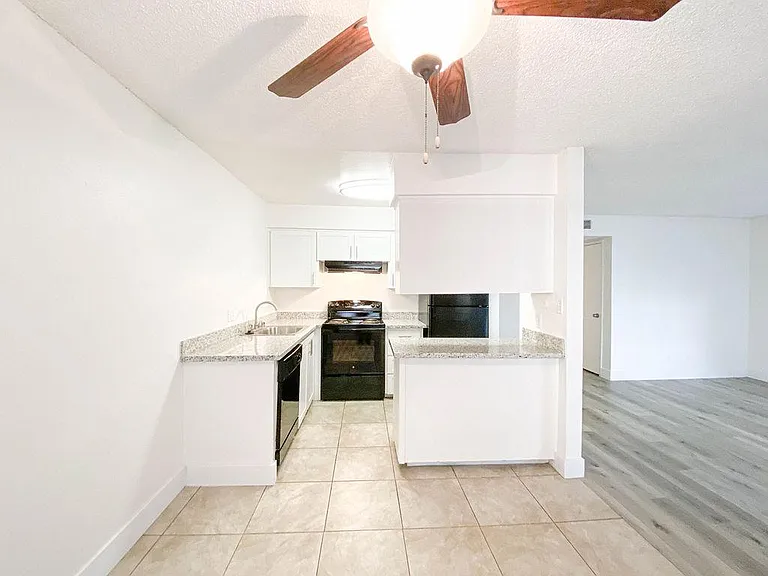 57 Marc — Photo 16
