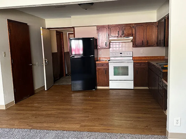 606 Cedar St — Photo 4