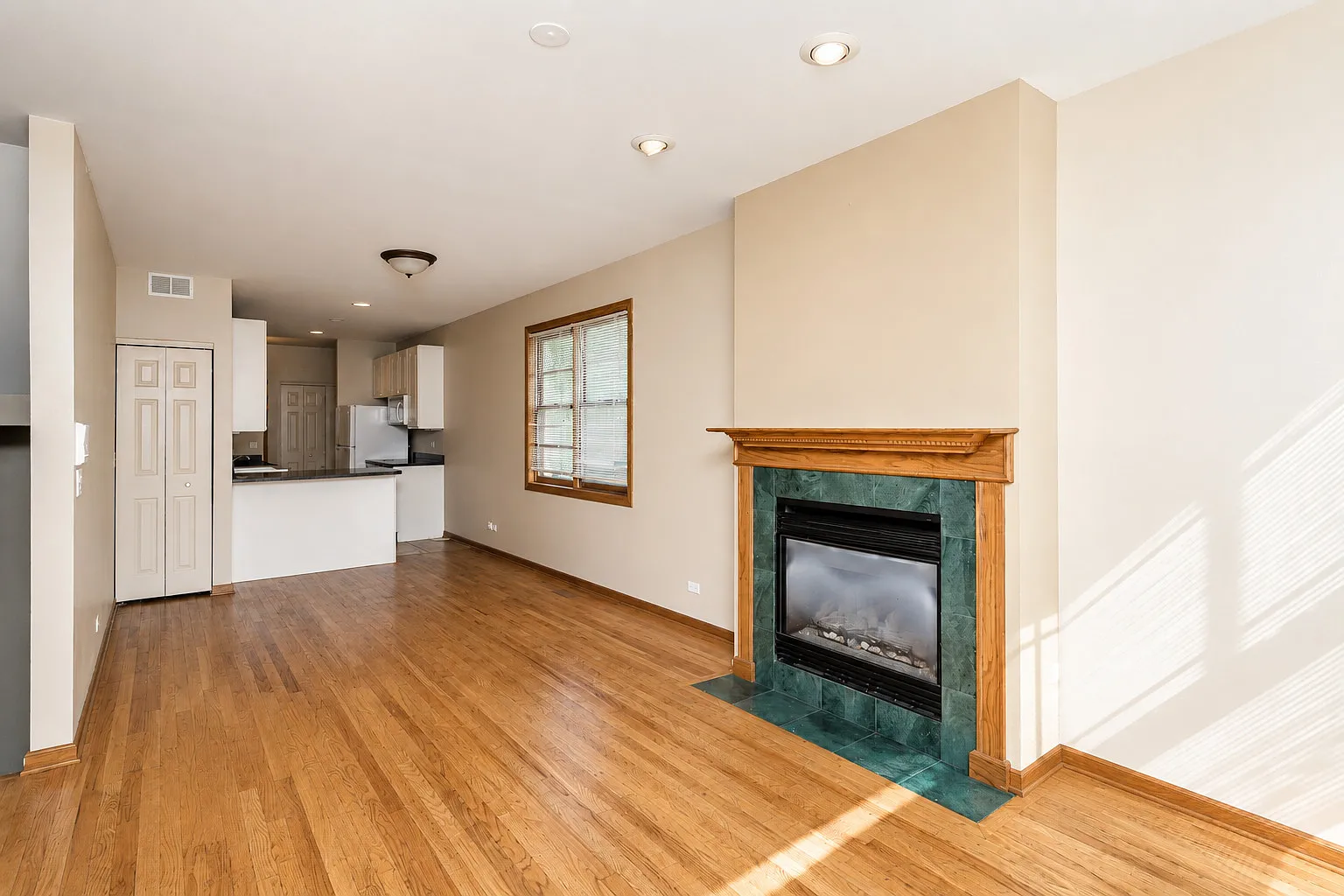 4 bed, 1800 sqft, $4,700 — Photo 3