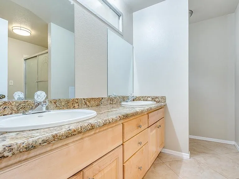 2439 E Del Rio Dr — Photo 44
