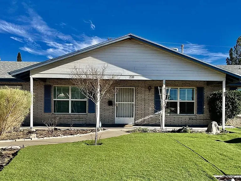 220 Stratus Rd — Photo 1