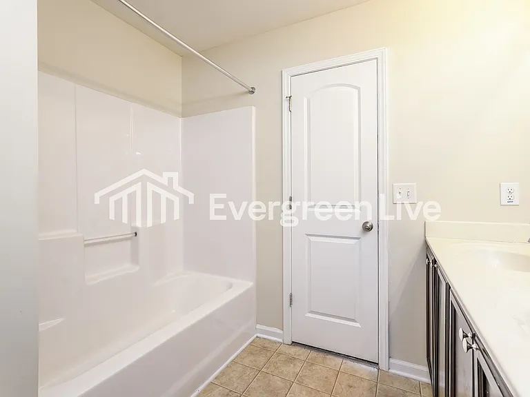 364 Kendall Dr — Photo 13