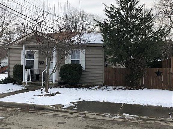 2nd image of 1093 McDowell St