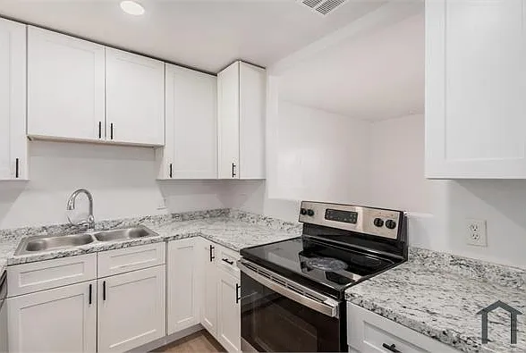 2411 W Hazelwood St #77 — Photo 8