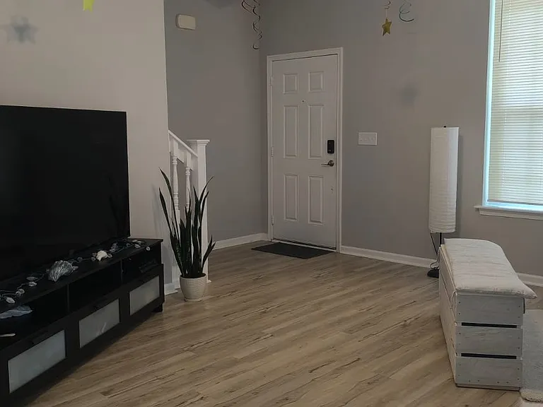 1180 Grace Hill Dr — Photo 5