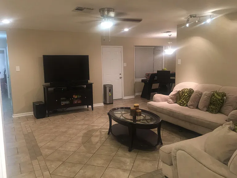 1629 Lancaster Dr — Photo 3