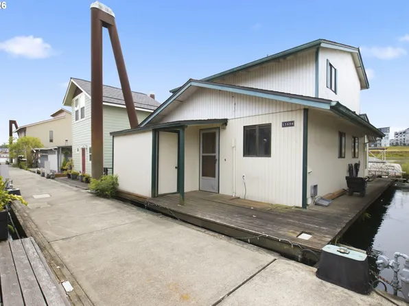 11694 N Island Cove Ln, Portland, OR 97217