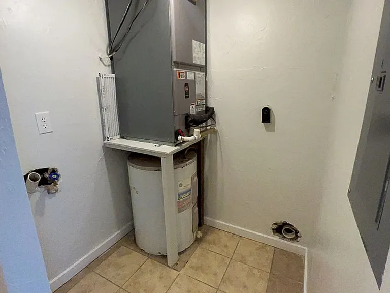 630 SW 67th Ter — Photo 12