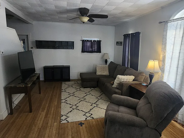 92 Center St — Photo 8