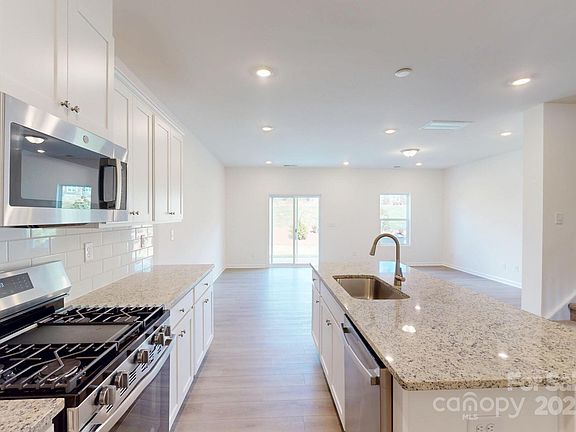 5th image of 3208 Lilac Grove Dr