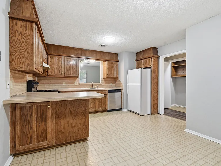 E 39th Pl Quadplex — Photo 10