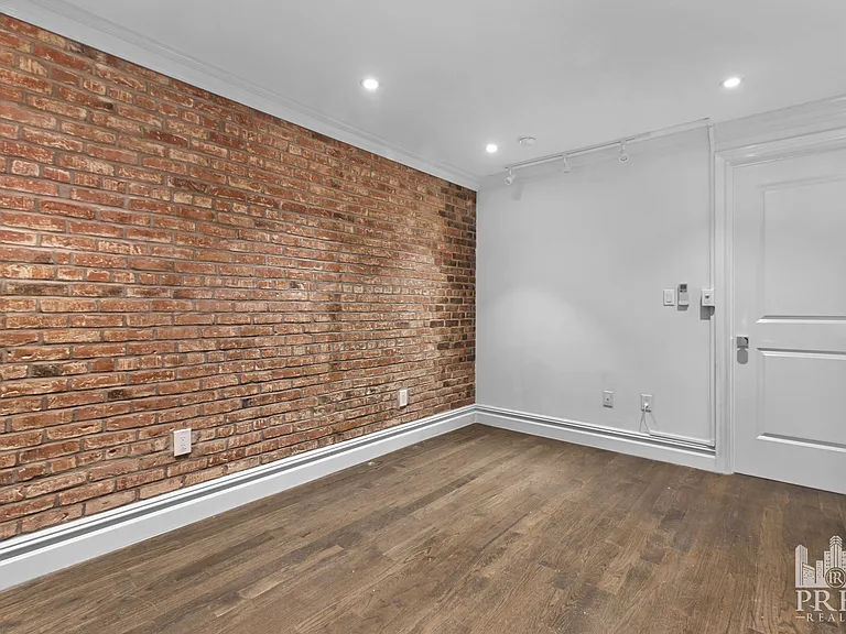 244 10th Ave #4W — Photo 10