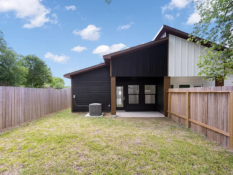 8109 Hamlet St #B — Photo 18