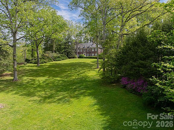 4th image of 407 Vanderbilt Rd