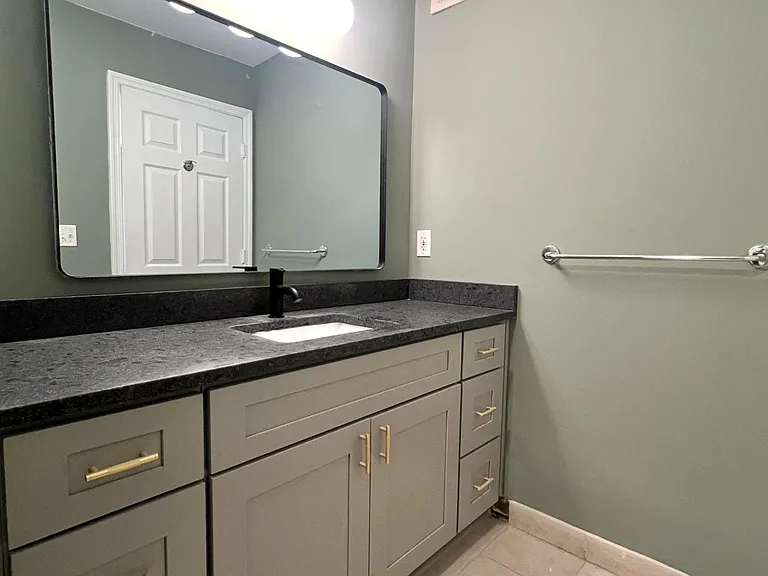 125 Granville Ct — Photo 5