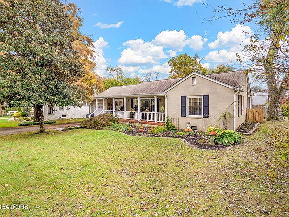 4th image of 2942 Fountain Park Blvd