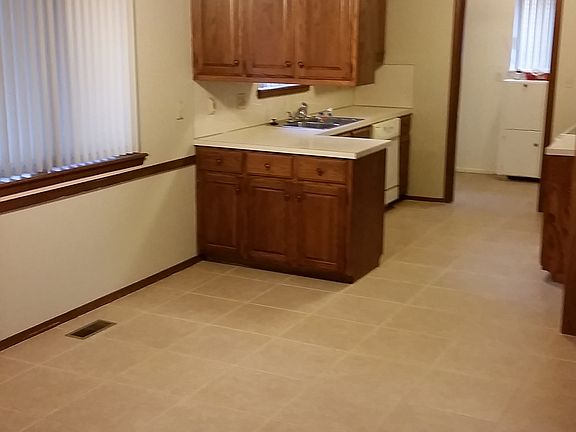 Breakfast Nook & Kitchen 
