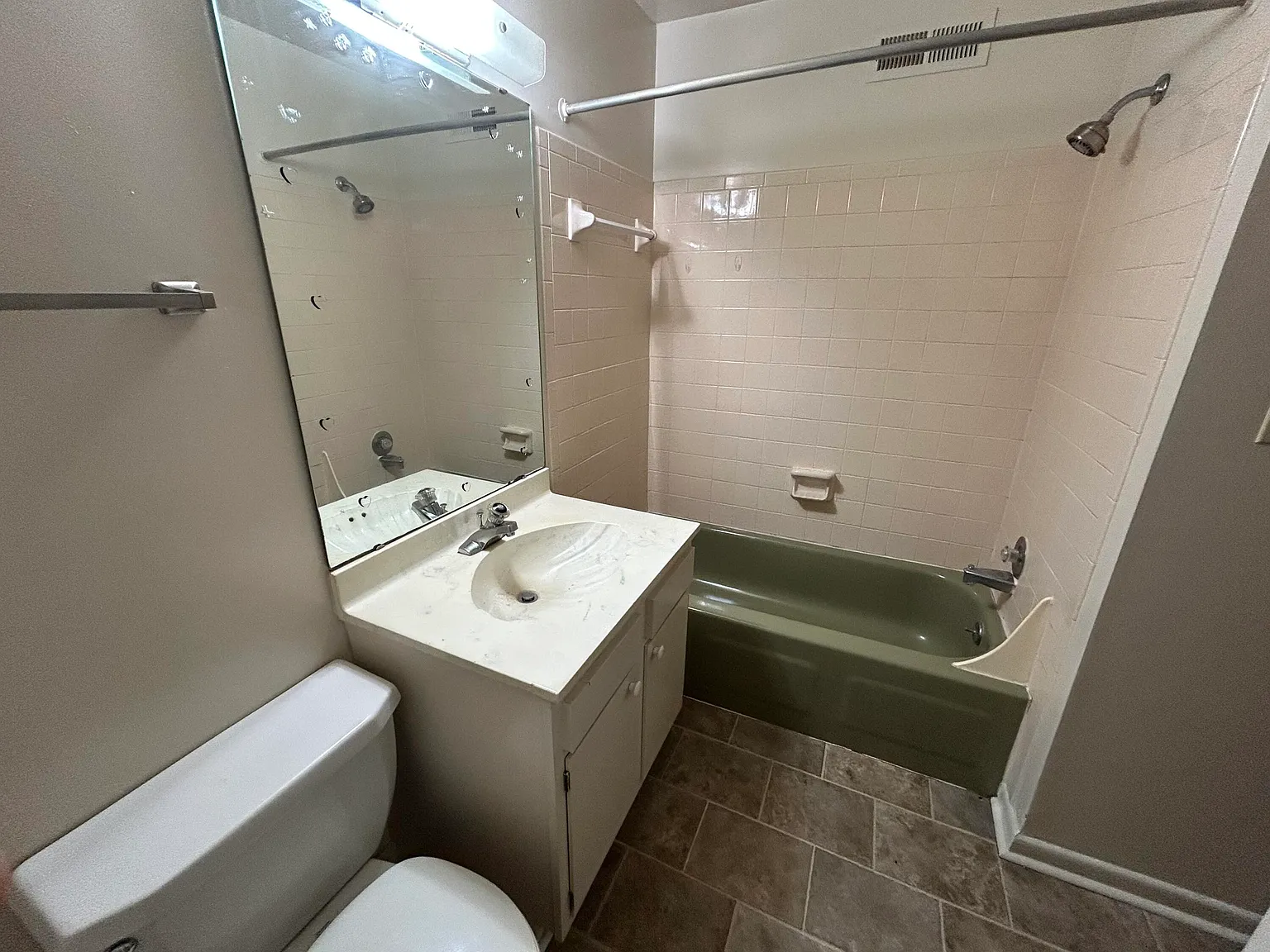 1 bed, 1.0 bath, 700 sqft, $895 — Photo 4
