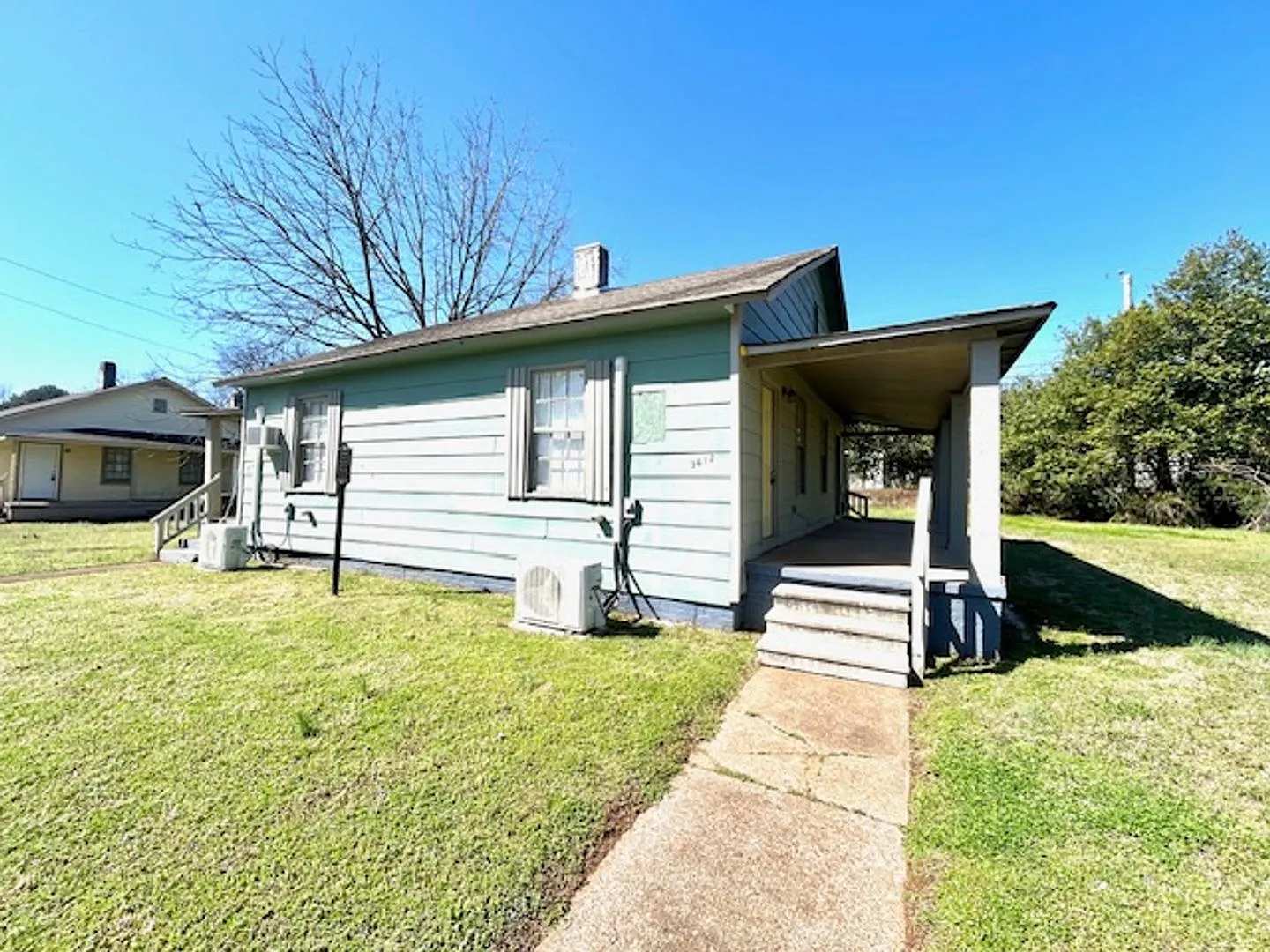 One Bedroom/One Bath - Convenient Location! — Photo 1