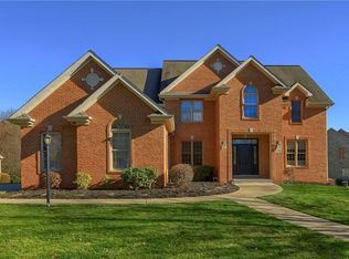 390 Steeplechase Dr, Cranberry Township, PA 16066
