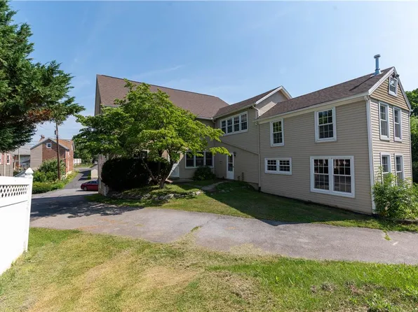 6350 Robin Ln, Allentown, PA 18106