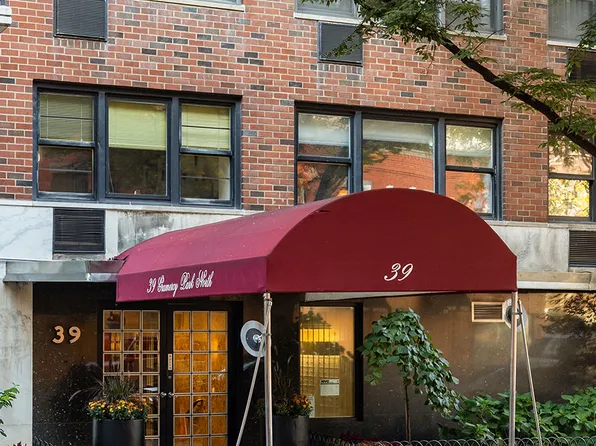 39 Gramercy Park North 9A image 8 of 9