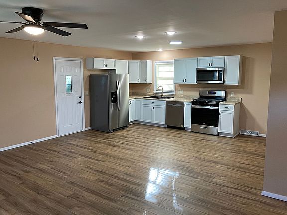 2nd image of 3 Fernwood Blvd