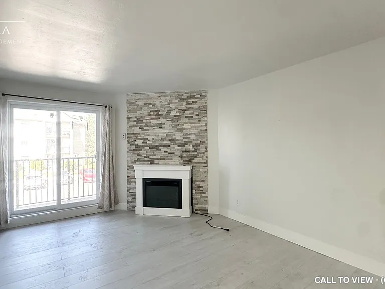 735 Deveron Cres #205 — Photo 3