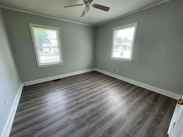 204 E James St — Photo 23