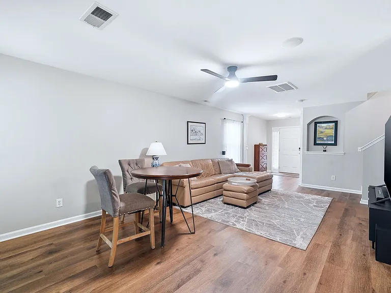 1002 Mearn Rd — Photo 8