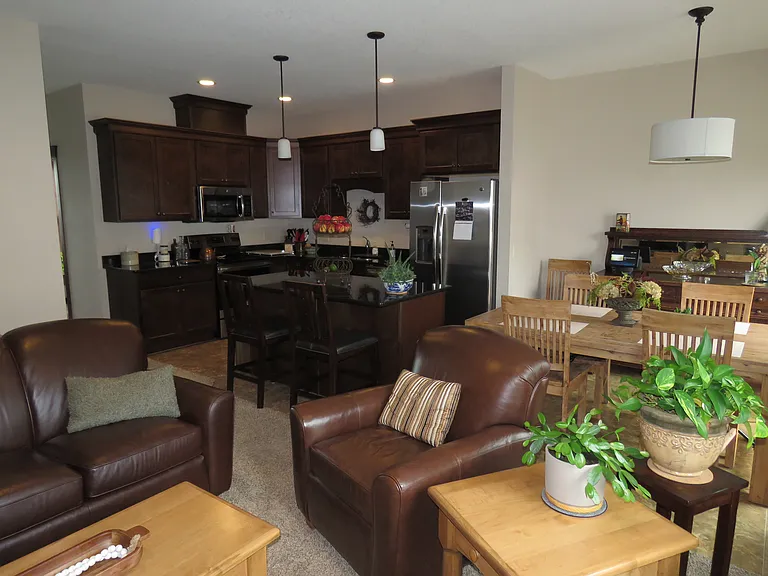 2435 Foxglove Cir — Photo 4