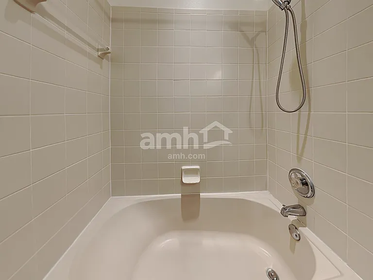 8638 Sandy Plains Dr — Photo 13