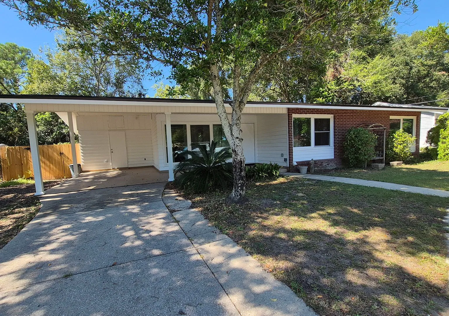 Charming 2 Bedroom 1.5 Bath for Rent — Photo 1