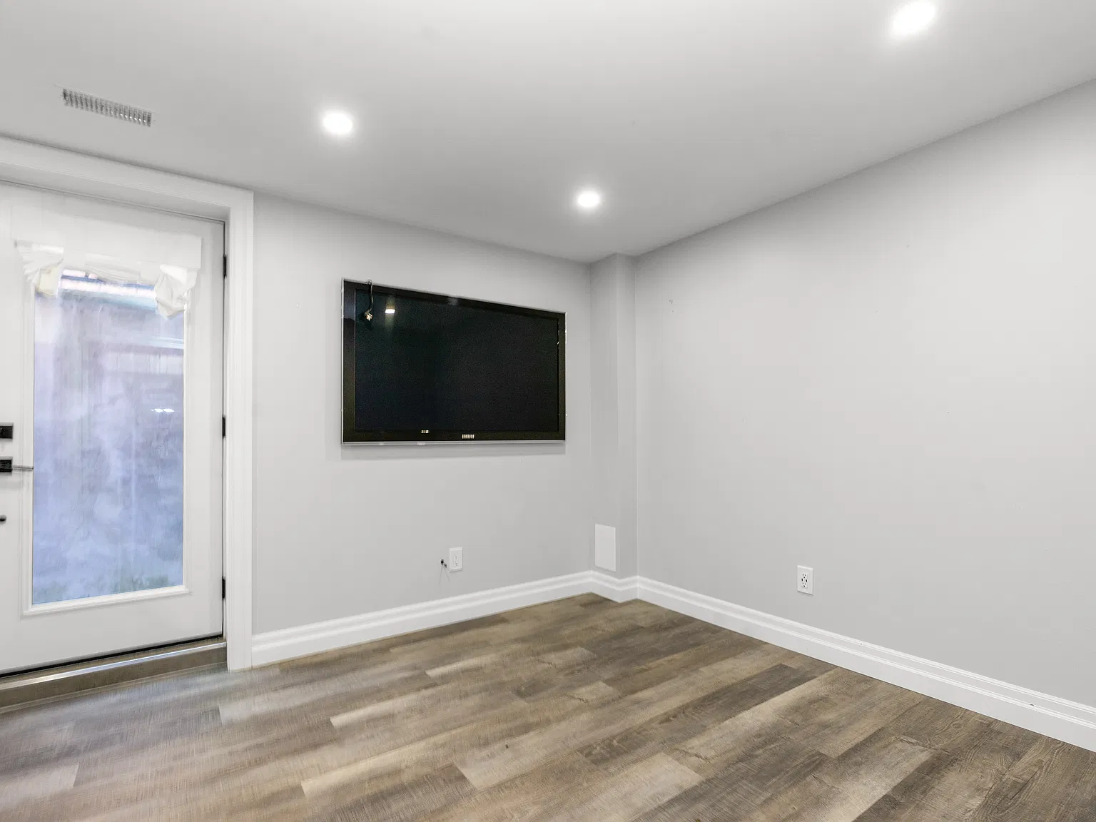 8 Lister Dr, Barrie, ON L4N 0L5, Canada — Photo 3