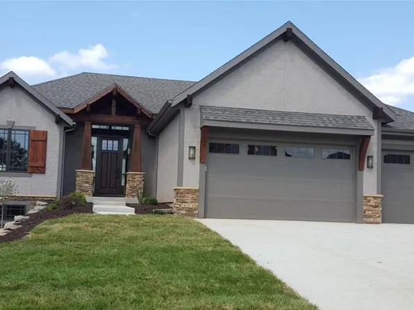 5612 Bowersock Dr, Lawrence, KS 66049