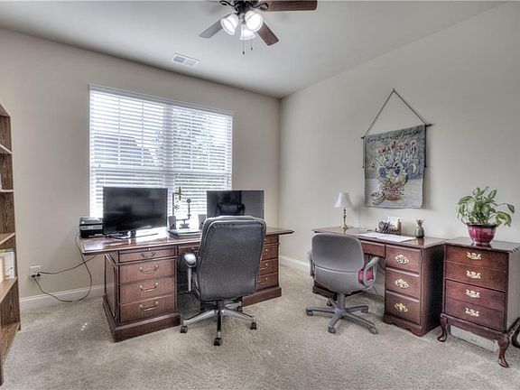5th image of 8 Stately Oaks Dr