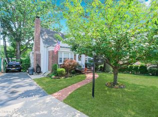 560 Drumgoole Rd E, Staten Island, NY 10312