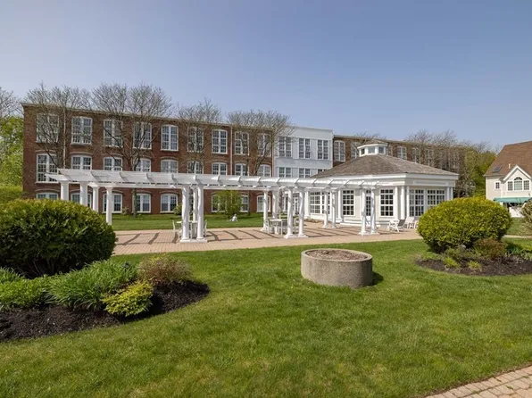 53 Warren St APT 105, Newburyport, MA 01950