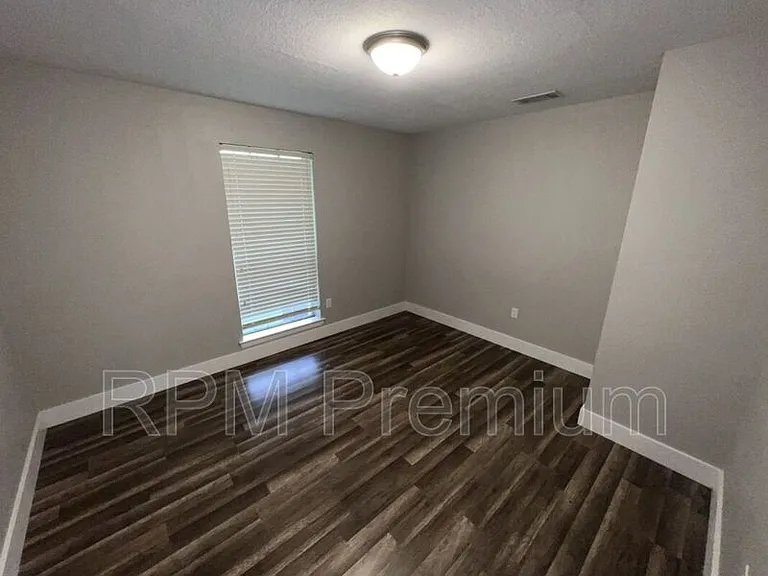 464 Wilton Dr — Photo 31