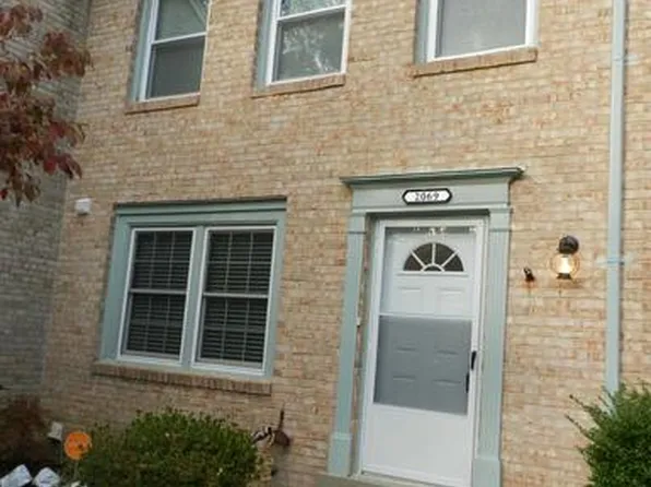 2069 Mayflower Dr, Woodbridge, VA 22192