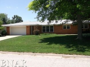 207 S Orr Dr, Normal, IL 61761