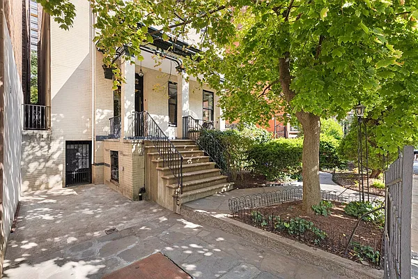 Sold by Compass | media 27